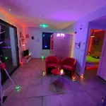 Un Sejour Romantique En Couple Avec Jacuzzi Prive Chromotherapie Jardin Maison Privee * Ychoux