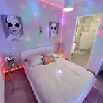 Villa Un Sejour Romantique En Couple Avec Jacuzzi Prive Chromotherapie Jardin Maison Privee *
