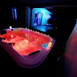 Villa Un Sejour Romantique En Couple Avec Jacuzzi Prive Chromotherapie Jardin Maison Privee *