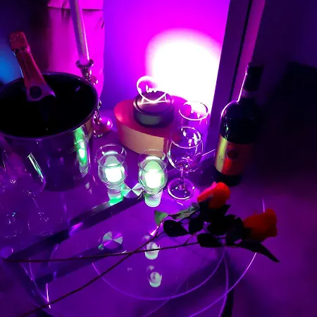 Un Sejour Romantique En Couple Avec Jacuzzi Prive Chromotherapie Jardin Maison Privee Villa Ychoux