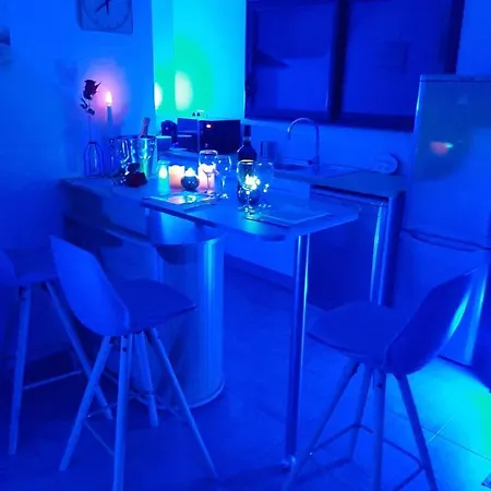Un Sejour Romantique En Couple Avec Jacuzzi Prive Chromotherapie Jardin Maison Privee Ychoux