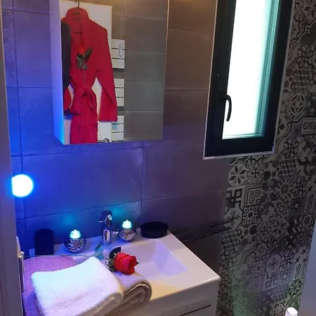 Un Sejour Romantique En Couple Avec Jacuzzi Prive Chromotherapie Jardin Maison Privee