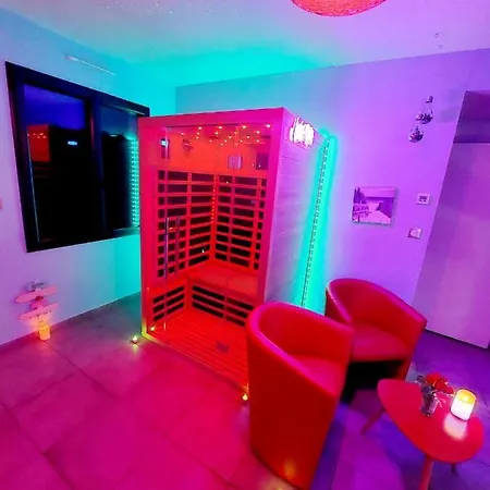 Un Sejour Romantique En Couple Avec Jacuzzi Prive Chromotherapie Jardin Maison Privee Villa *