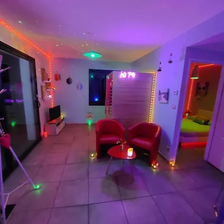 Un Sejour Romantique En Couple Avec Jacuzzi Prive Chromotherapie Jardin Maison Privee * Ychoux